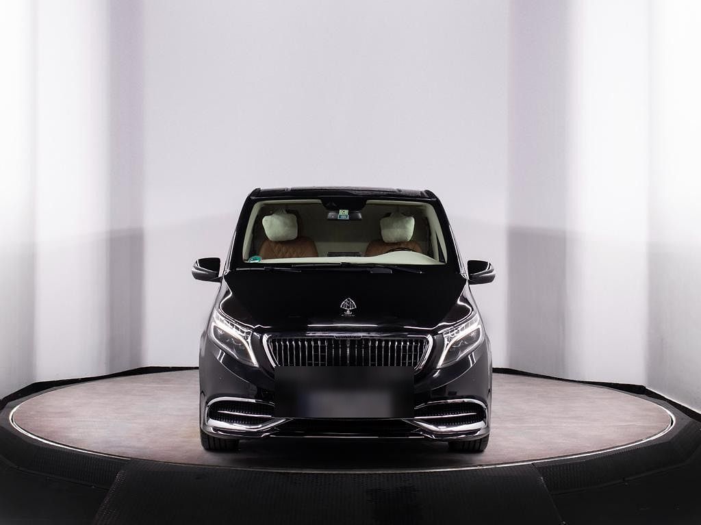 Mercedes-Benz V-Class, showroom front view with Maybach grille